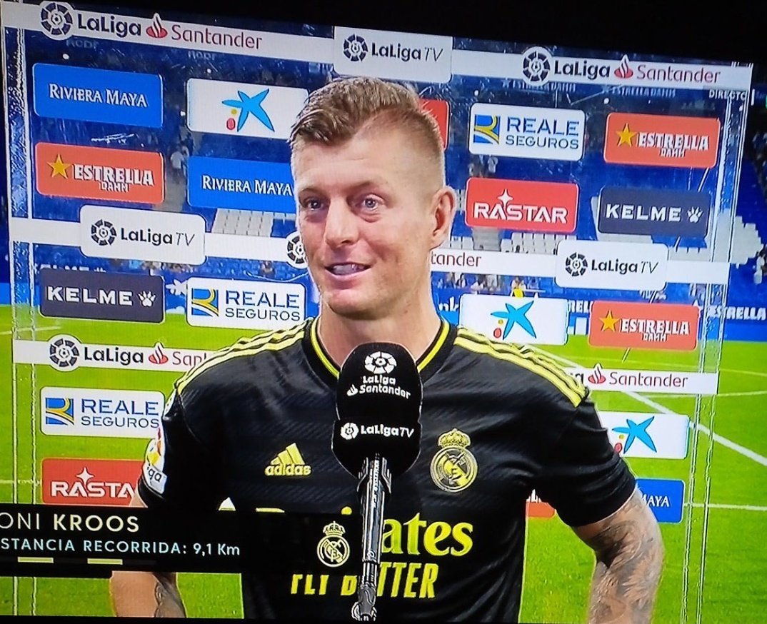 🗣️ Kroos: "No sé si a Benzema le afecta la batalla con Lewandowski, hay que preguntarle."

GENIO. 🤣