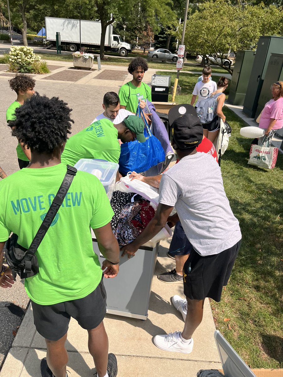 We had a great time welcoming our fellow Warriors back to campus!

#WarriorWelcomeCrew
#ThisIsOurDetroit
#WayneStateUniversity