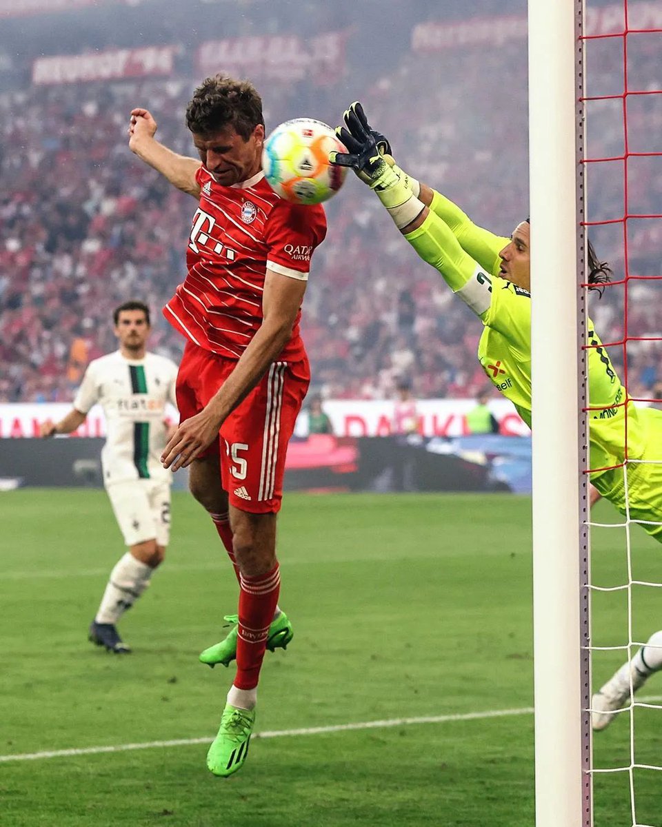 433's tweet photo. Yesterday, Sommer broke the record for the most saves in a Bundesliga match: 1️⃣9️⃣❗️🧤🧱 https://t.co/f54qIuTmzp