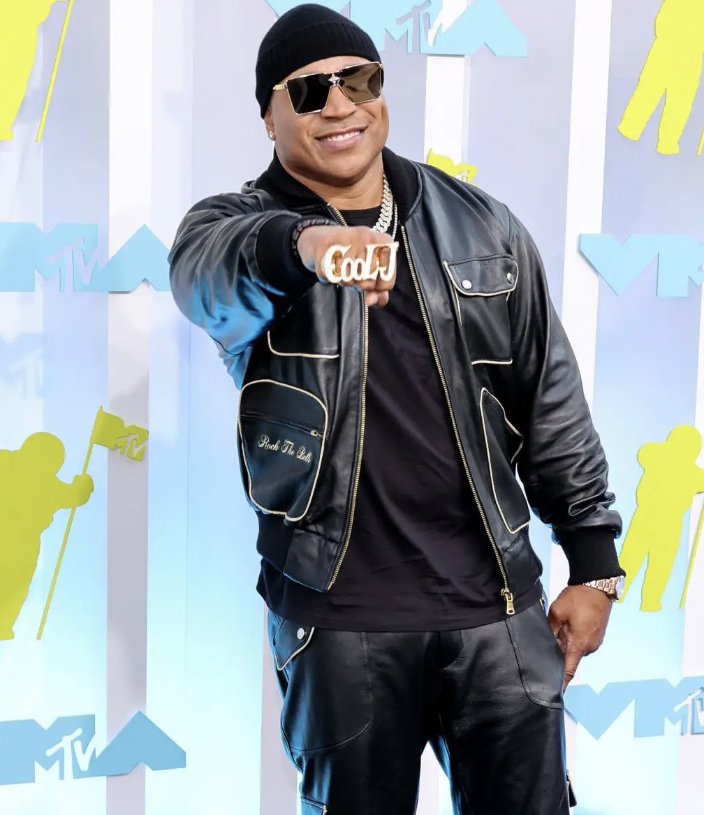 llcooljarchive's tweet photo. LL COOL J arrives at the #VMAs https://t.co/O8kupH7sZr