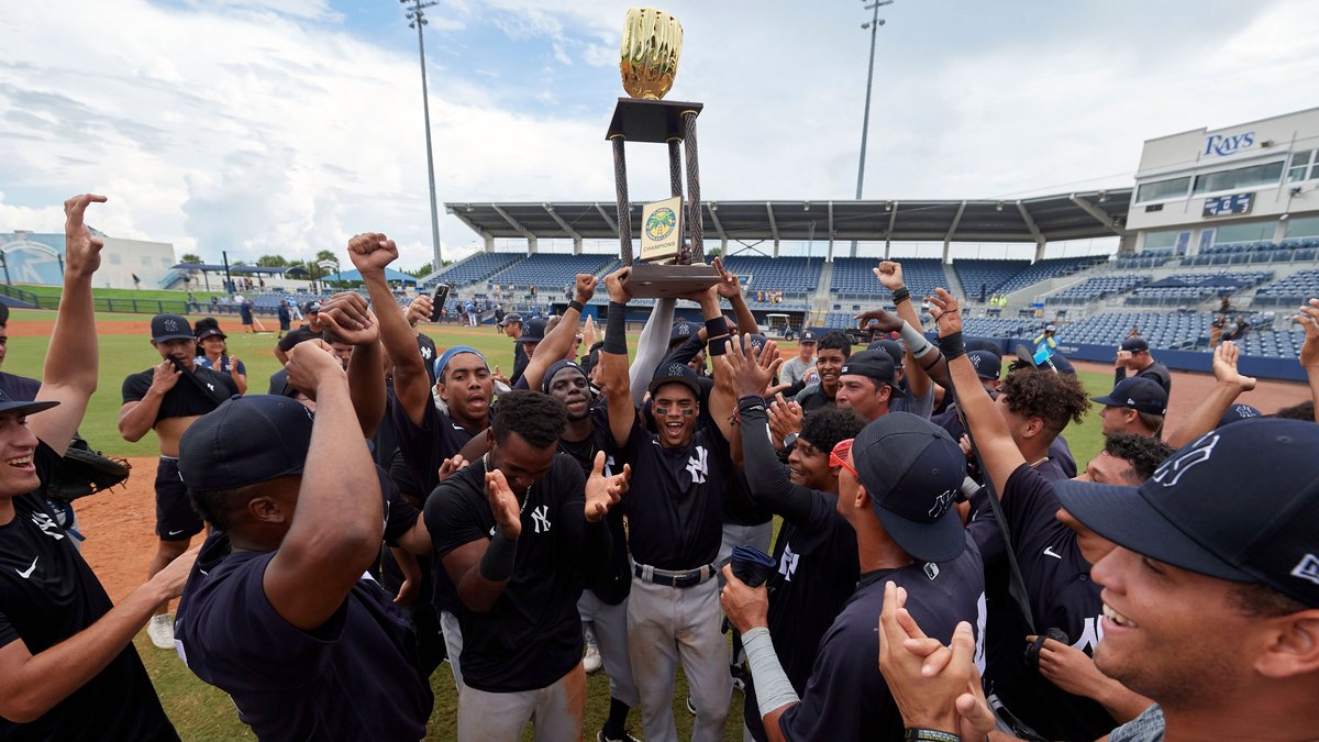 MiLB's tweet photo. Cue up the Sinatra. 

The Rookie-level Yankees tied a bow around their remarkable Florida Complex League season by taking home the title.

https://t.co/pFxF9kYywF https://t.co/WtCe6WMkX3