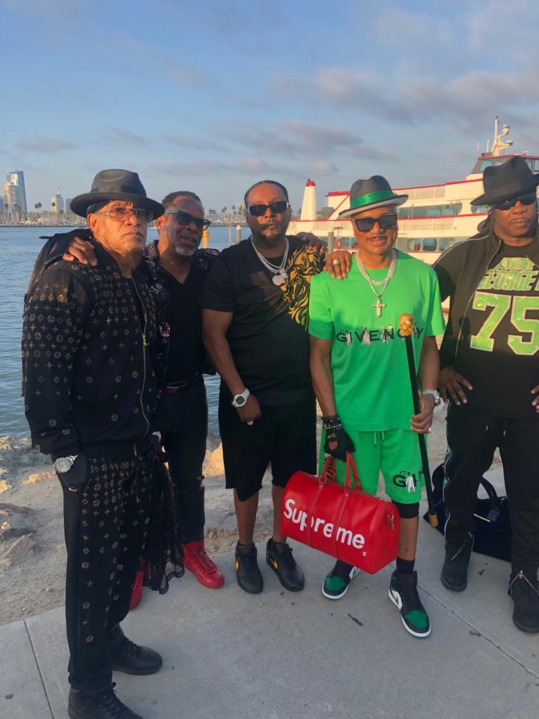 We got a couple of shows! Coming up with Bobby dee! Next stop Arizona!!!   Scorp is at the desk