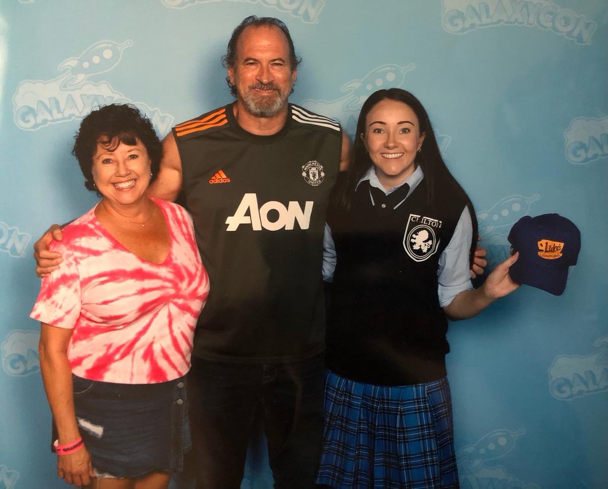 DaySam015's tweet photo. When this life’s version of Lorelai and Rory meet the Luke Danes aka @ScottGPatterson #gilmoregirls https://t.co/IwTzhfisfp
