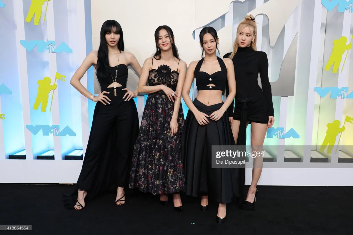 popcultureshub's tweet photo. Lisa, Jisoo, Jennie, and Rosé of BLACKPINK attend the 2022 MTV #VMAs https://t.co/jU85zzx8Q3