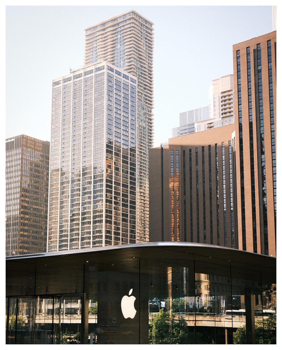 MattGiesow's tweet photo. #chicago #streetphotographer #fujix100v https://t.co/2izmJhPyWT