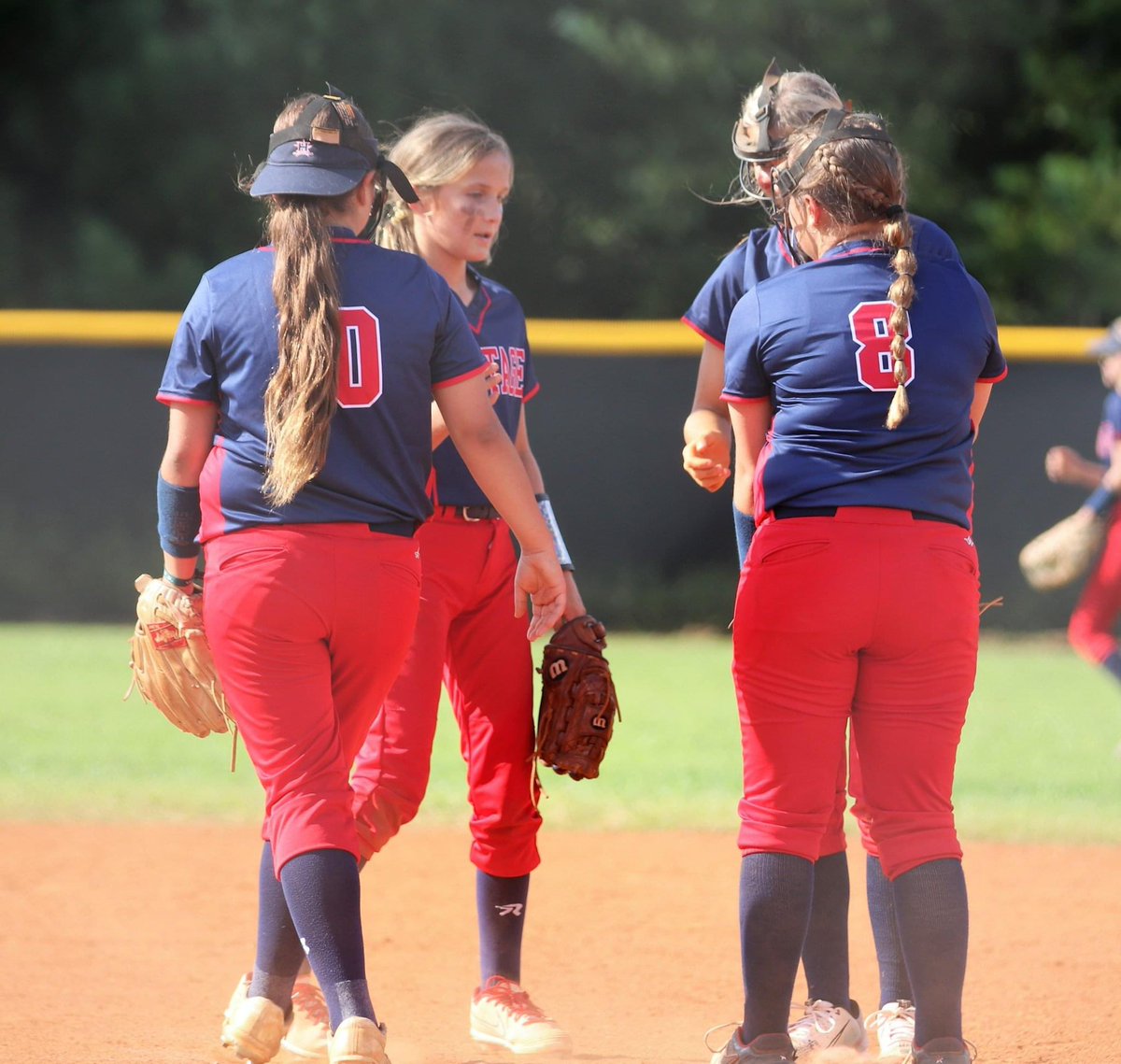 kcarterHMS's tweet photo. Game Day Monday 🥎🥎@HMS 5:30 vs Red Bud https://t.co/157QzuBqKm