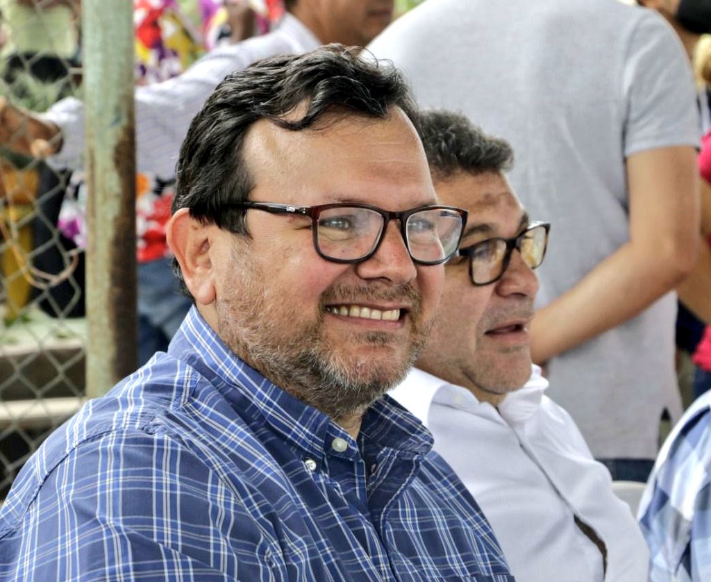 AgriculturaEc's tweet photo. Santo Domingo de los Tsáchilas | Autoridades provinciales participaron en un encuentro con representantes del sector agro productivo, en la parroquia Plan Piloto, junto con el ministro @bmanzanod y el viceministro @EizaguirreEc. https://t.co/d4fry2Qz57