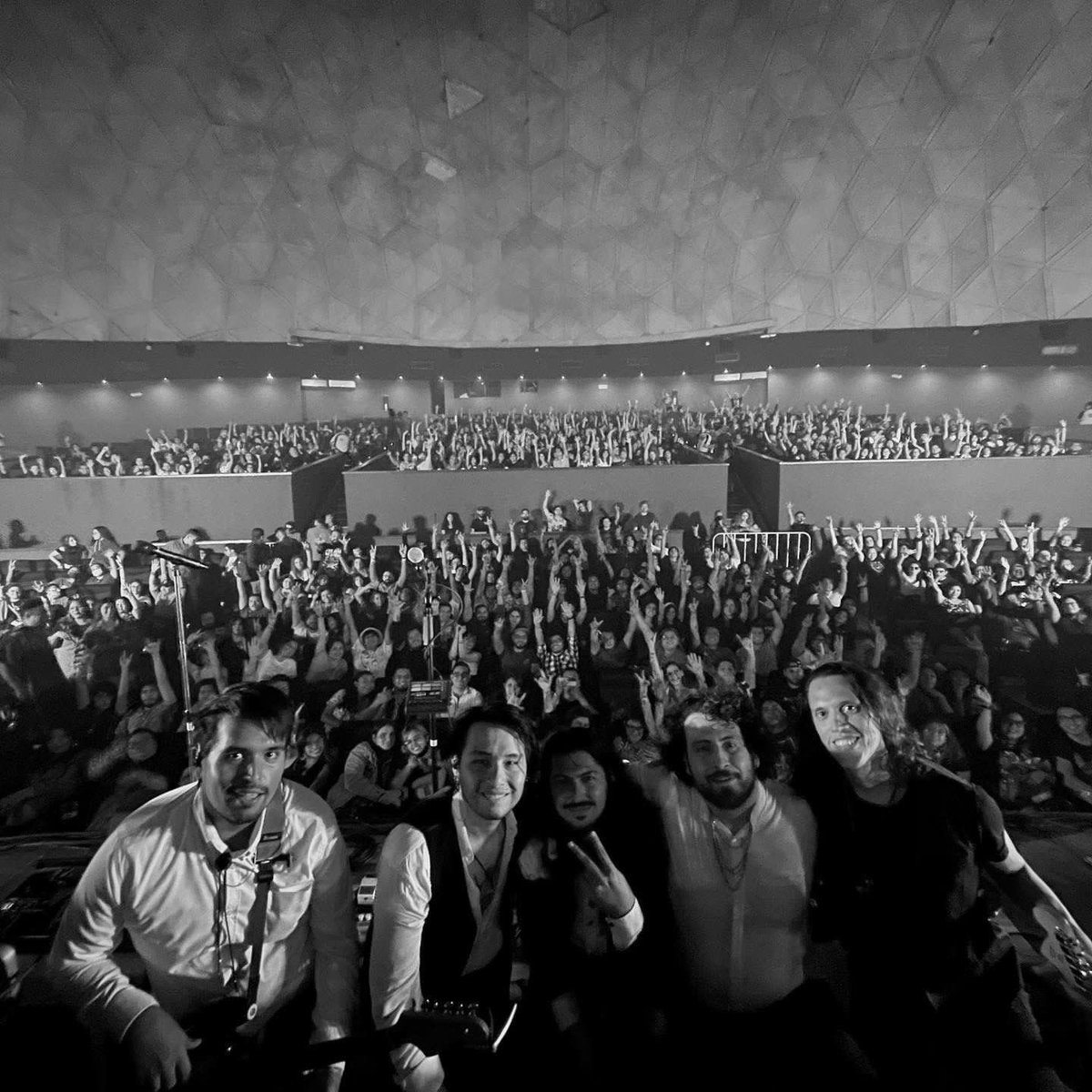 MulatoGroup's tweet photo. El día de ayer @faraonband nos hizo vibrar en el Auditorio Rio 70 ¡Muchas gracias a todxs por regalarnos una noche tan especial! 🏴✨ https://t.co/1wbozKLnwv