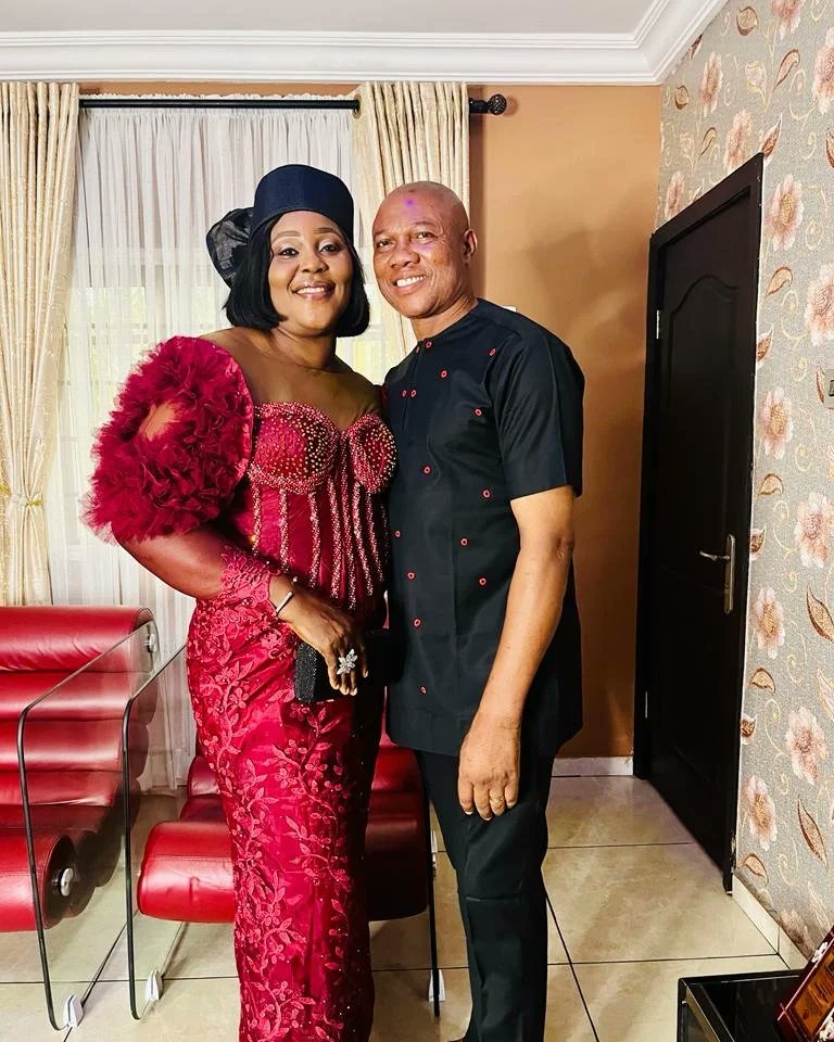 PeemeeFoods's tweet photo. 25 years down, forever to go 
Silver jubilee anniversary ❤ 💕 
2gether 4ever 

Las Las e no cast 
No be everybody 
Go chop breakfast 
Shayo😅 https://t.co/vLOyQuo8Gj