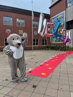 MiddleGuilmette's tweet photo. Attention Guilmette families, 
We cannot wait to welcome your children back for a successful and exciting school year ahead! Our first day of school is TOMORROW, August 29th and drop off begins at 7:40am in the back school yard! Wolfie is waiting to see you all bright and early! https://t.co/VtB99BHZKt