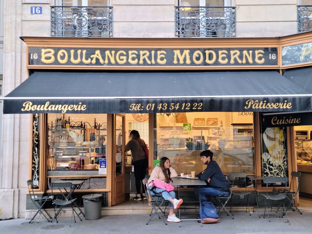 MichelleMoggio's tweet photo. The #Boulangerie Featured in "Emily in Paris" #TheParisEffect #Paris #LatinQuarter #painauchocolat #EmilyinParis #delicious #PlacedelEstrapade #travel https://t.co/vmQFCO2oJs