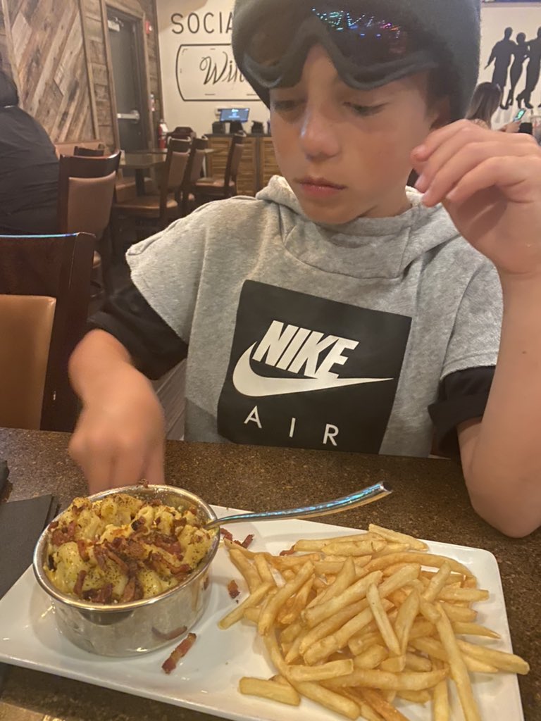 AJCaceres's tweet photo. Food n’ family https://t.co/HA6OI2HpxE