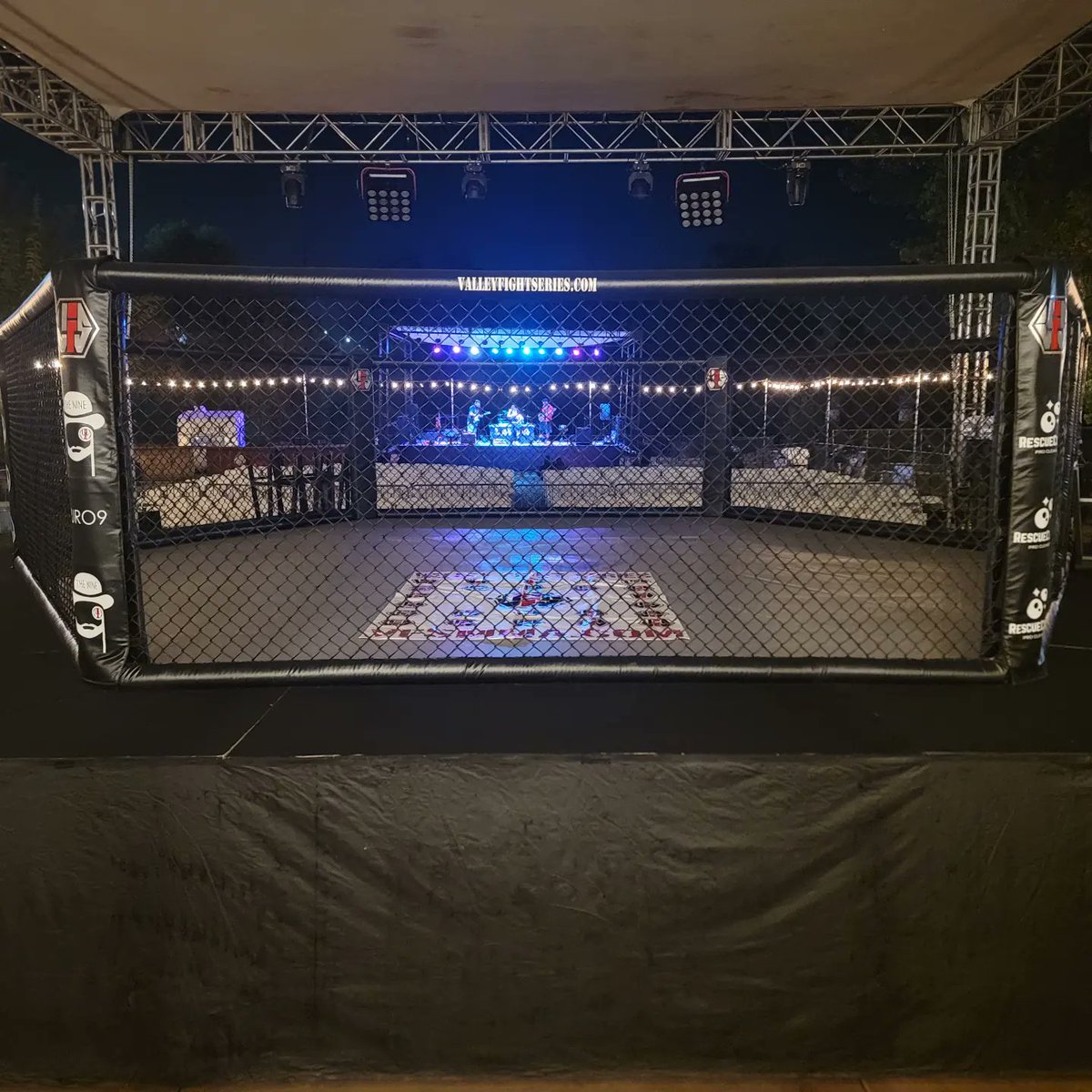 WITNESSCARNAGE's tweet photo. Another exciting evening in the books. 

Didn't win the fight but definitely won the crowd. They were way more upset than I was about the results.  Pretty cool to have the crowd boo in your favor. Nevertheless congrats to my opponent. It was a tough fight regardless.

#mma https://t.co/x1BbLdKWMq
