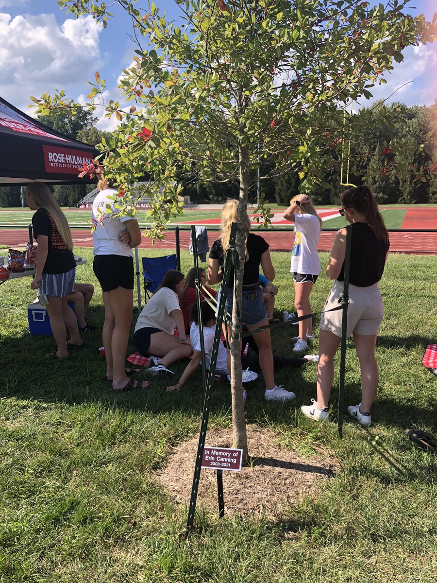 RoseHulmanWSOC's tweet photo. We took the day off today and the players decided to spend sometime with Erin. Food, fun and most importantly, FRIENDSHIP⚽️💙  #AlwaysInOurHeart #WePlayForErin #GoRose https://t.co/SqgpRBg0Mu