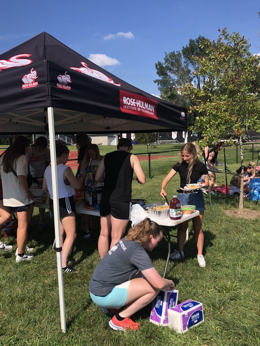 RoseHulmanWSOC's tweet photo. We took the day off today and the players decided to spend sometime with Erin. Food, fun and most importantly, FRIENDSHIP⚽️💙  #AlwaysInOurHeart #WePlayForErin #GoRose https://t.co/SqgpRBg0Mu