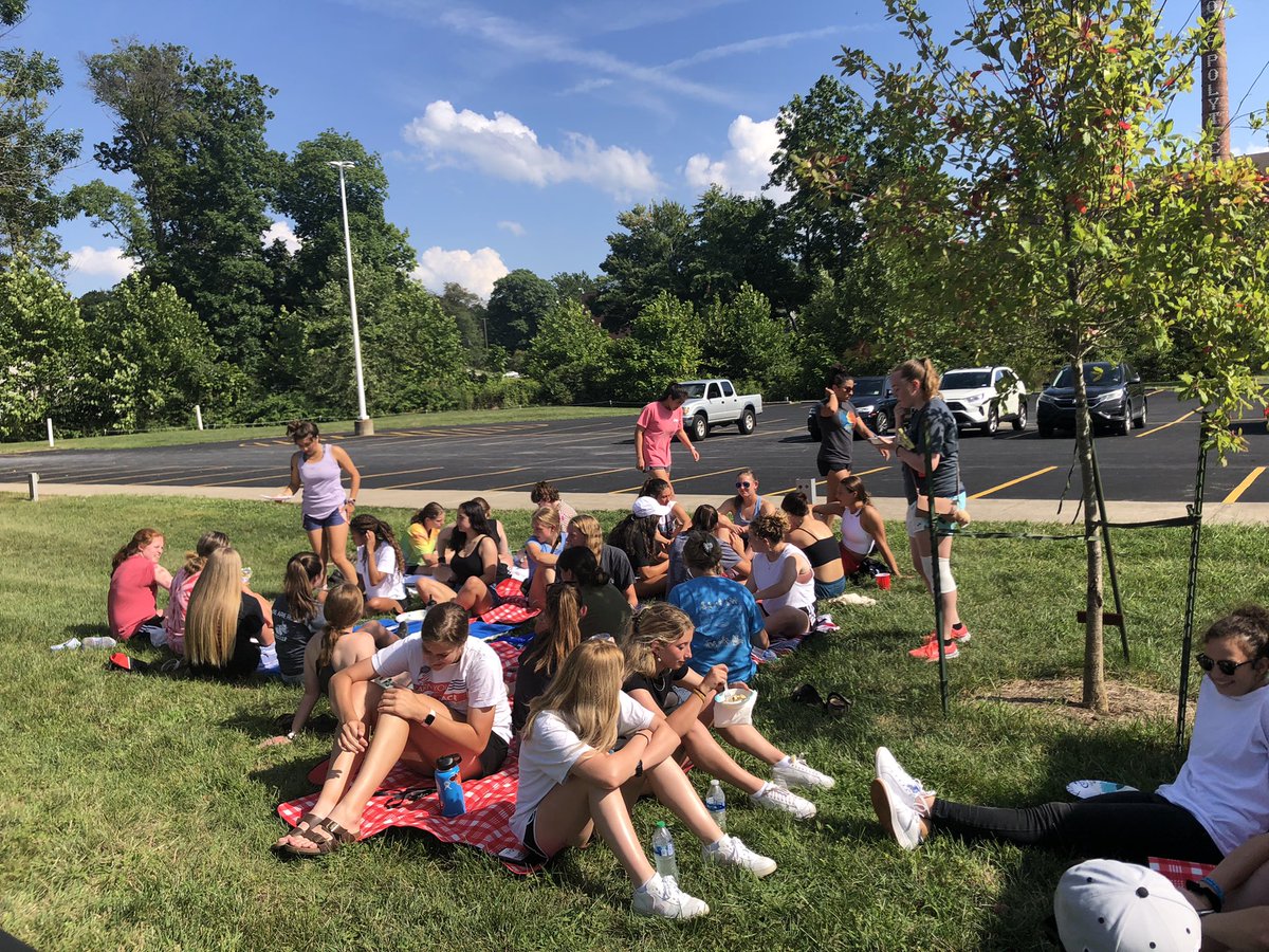 RoseHulmanWSOC's tweet photo. We took the day off today and the players decided to spend sometime with Erin. Food, fun and most importantly, FRIENDSHIP⚽️💙  #AlwaysInOurHeart #WePlayForErin #GoRose https://t.co/SqgpRBg0Mu