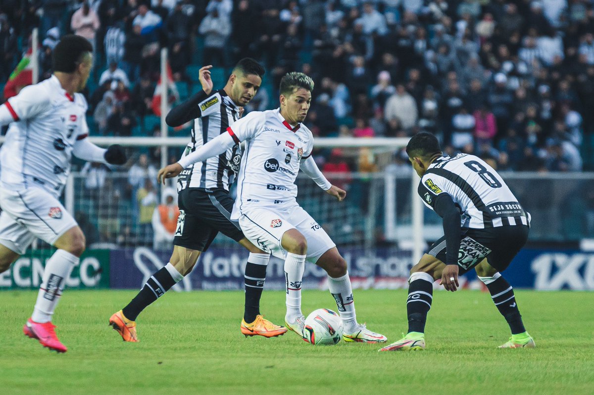 ECVitoria's tweet photo. Fim de jogo. Fora de casa, Leão sofre revés para o Figueirense. Foco já no próximo jogo, contra o ABC, no nosso Santuário.

📷: William Anacleto https://t.co/6dpI7Tbcio
