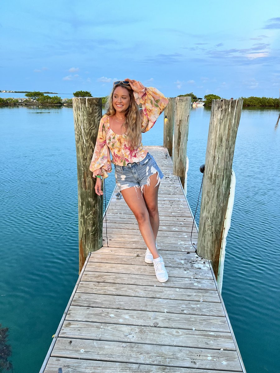 _alexandrakay's tweet photo. Had the BEST weekend in the Keys with my @bmi fam❤️🔥. #keystocountry https://t.co/a5QC6ldeof