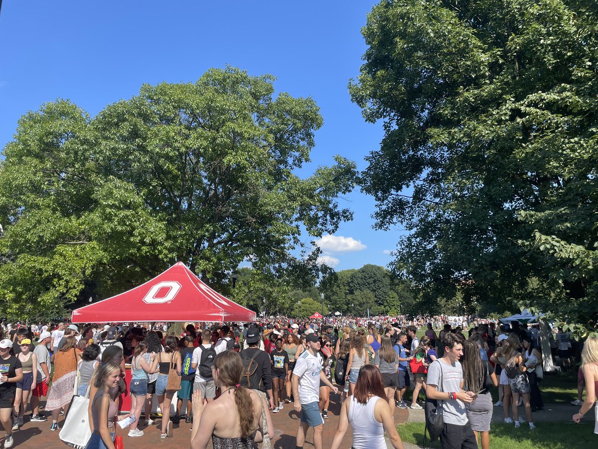 StudentLifeOSU's tweet photo. Beautiful weather and amazing turnout for the Student Involvement Fair this evening โ๏ธ #GetInvolvedOSU https://t.co/VqsVj801gk