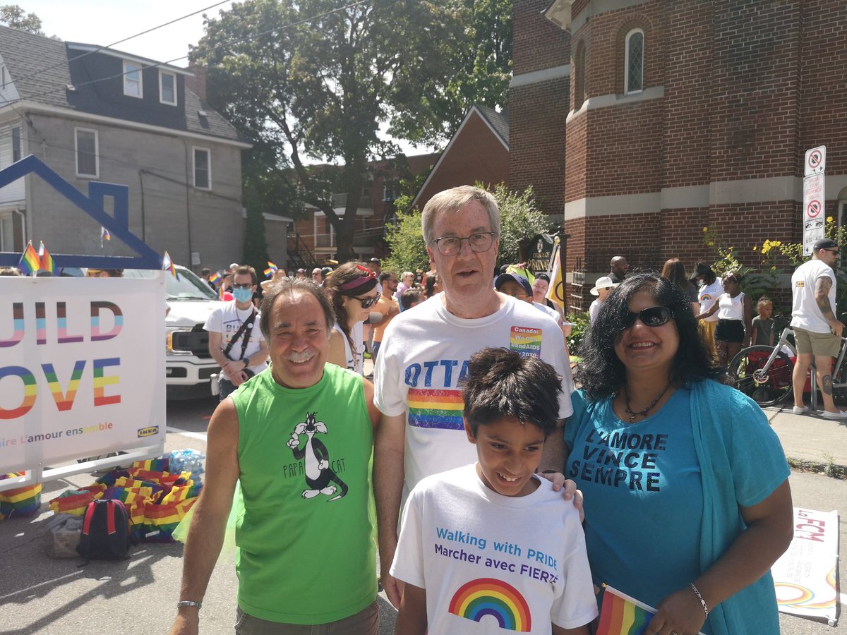 SAMRIZ27's tweet photo. @JimWatsonOttawa @FierteCapPride It was great to see you too at pride parade🏳️‍🌈 what a beautiful,fun &amp; full of love day  #loveislove #lovewins #ottawapride https://t.co/OFI5d7UB1o