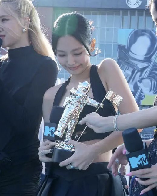 jnsource's tweet image. 🤍