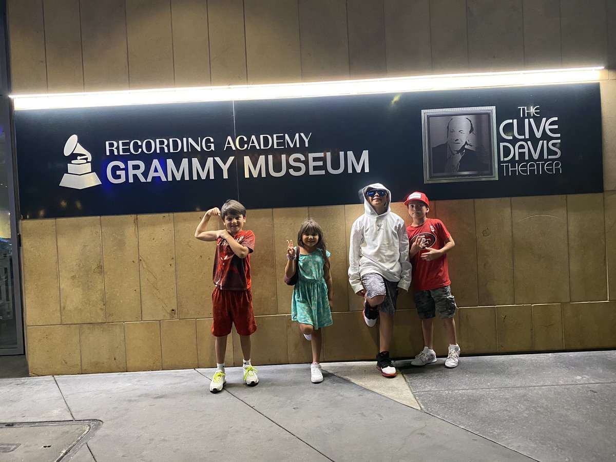 AJCaceres's tweet photo. Exploring L.A. https://t.co/VmCiAbsKzO