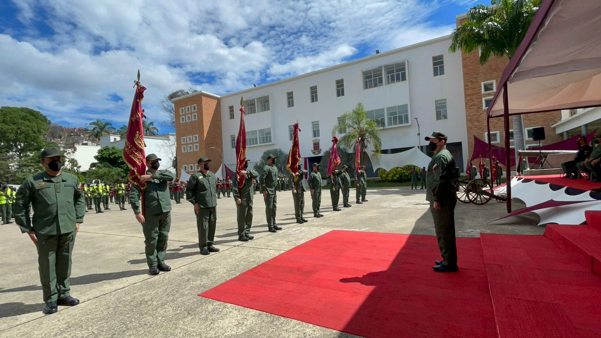 MGJuvenalFL's tweet photo. Con gran Honor y Patriotismo, presidí el Acto de Transmisión de Mando de las Unidades de Empleo Estratégico y Comandos de Zona de nuestra gloriosa Guardia Nacional Bolivariana. ¡SEGUIMOS VENCIENDO POR LA PATRIA! https://t.co/Ih4PnkKI9P