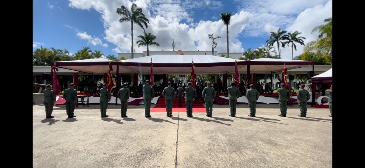 MGJuvenalFL's tweet photo. Con gran Honor y Patriotismo, presidí el Acto de Transmisión de Mando de las Unidades de Empleo Estratégico y Comandos de Zona de nuestra gloriosa Guardia Nacional Bolivariana. ¡SEGUIMOS VENCIENDO POR LA PATRIA! https://t.co/Ih4PnkKI9P