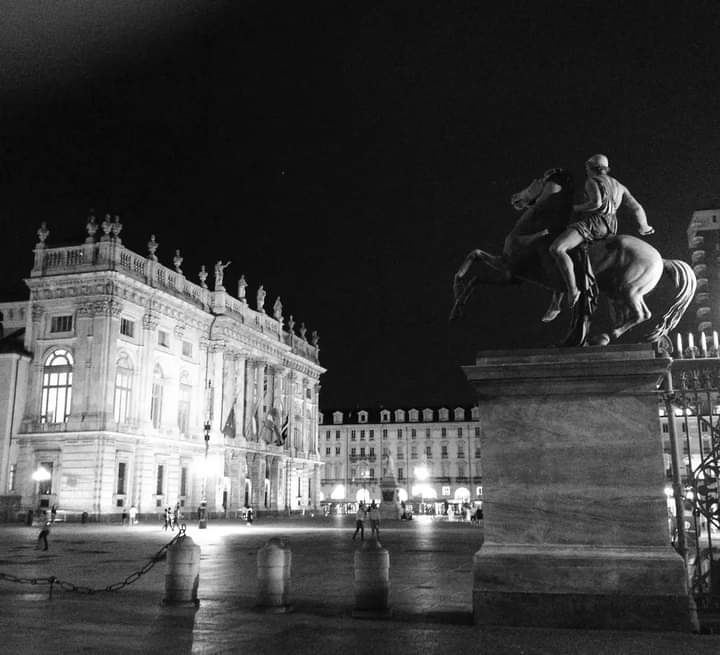 ElisaVacca's tweet photo. Snapshot from History
Turin, August 2016

#torino #torinocentro #torinoèlamiacittà #torinobynight #turin #turinbynight #nightphotography #blackandwhite #blackandwhitephotography #streetphotography #cityphotography #urbanpics #urbanphotography #piemonteturismo #piemonte #italy🇮🇹 https://t.co/vPeKZcrSnW