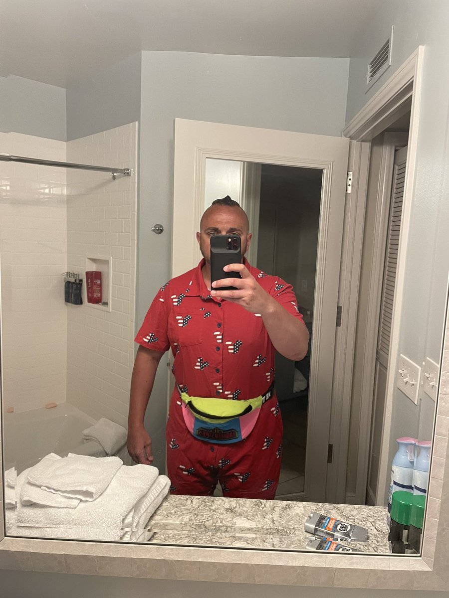 IHateSteveOff's tweet photo. Last full day, last park, illest fit. Magic Kingdom bound! #DisneyDad #DisneyDaddy #DisneyDILF https://t.co/ziXK0f2jNp