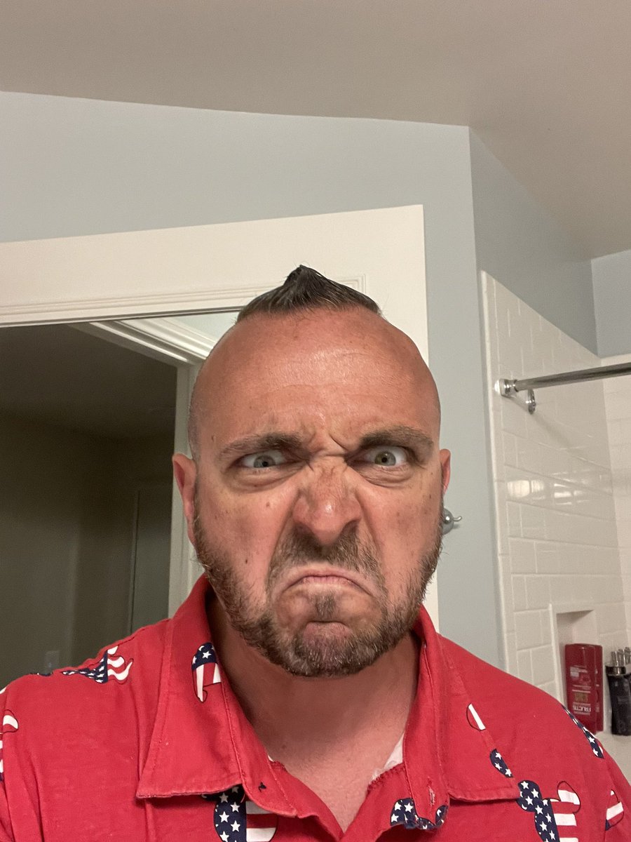 IHateSteveOff's tweet photo. Last full day, last park, illest fit. Magic Kingdom bound! #DisneyDad #DisneyDaddy #DisneyDILF https://t.co/ziXK0f2jNp