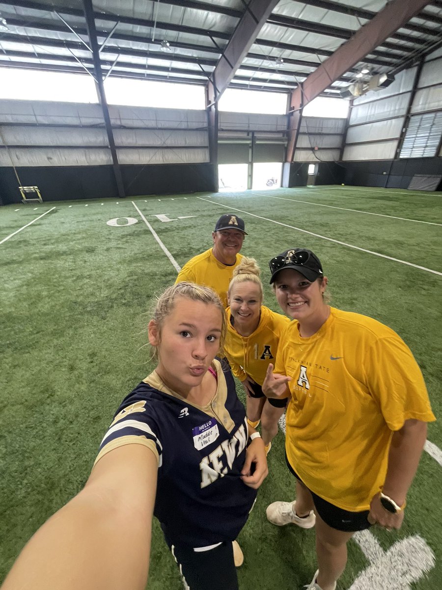 maddiev58's tweet photo. I had an amazing time at the @AppStateSB camp today! Thank you so much @slis23 and @coach_ruechel Can’t wait to come back!! @GAImpact_Maher @trainyourgameah @Los_Stuff https://t.co/Crb5gx6BTY