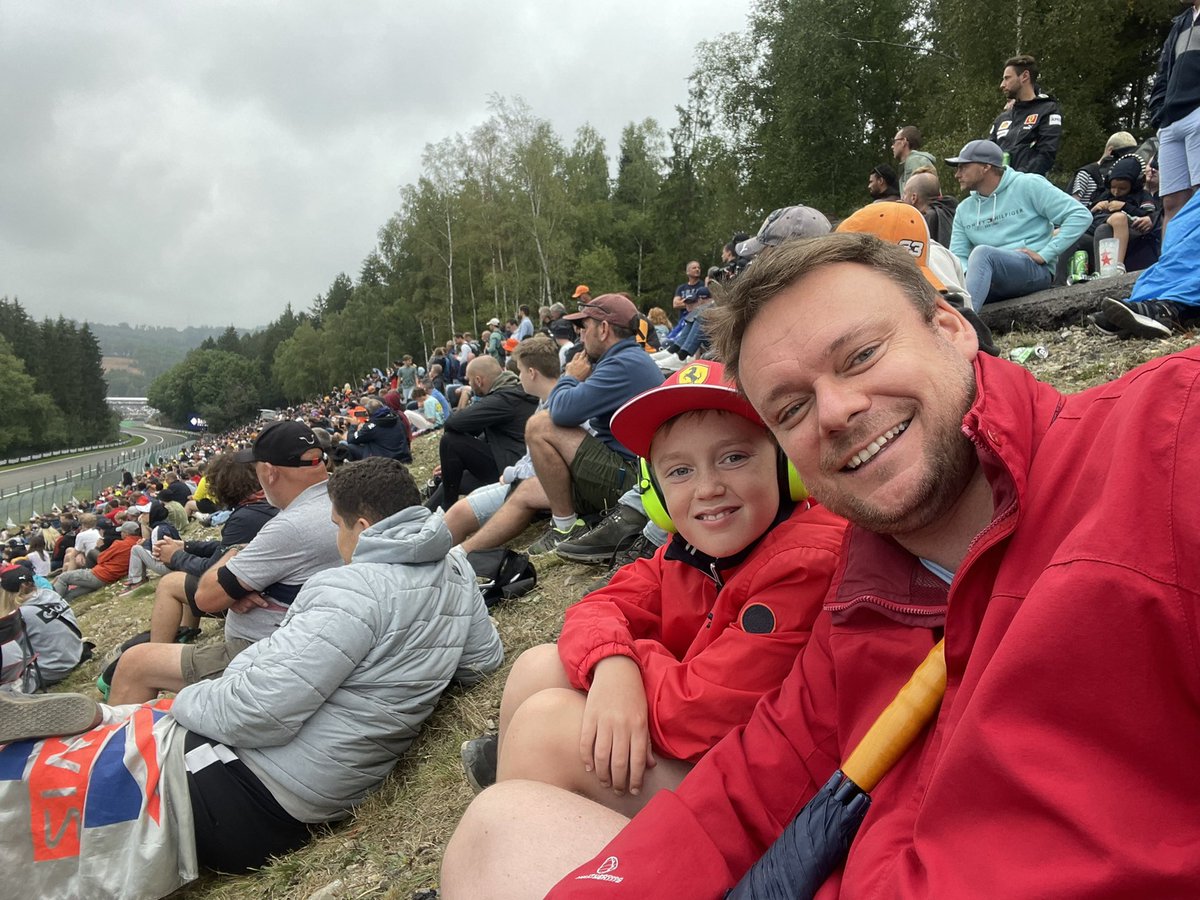 LToum5's tweet photo. @VIGNERONGAETAN @F1 Encore mille mercis à vous @VIGNERONGAETAN et à la #RTBFsport pour ce merveilleux cadeau que j’ai pu offrir à mon fils. Il avait des étoiles plein les yeux. Continuez encore longtemps à nous régaler avec vos commentaires professionnels parsemés d’humour belge … https://t.co/A2cZu7koG4