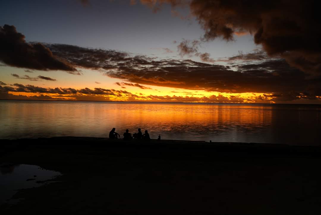 VinceDiesel9's tweet photo. @KSivachukArt Sunset in French Polynésie #photographer https://t.co/9DYsKWEtfu