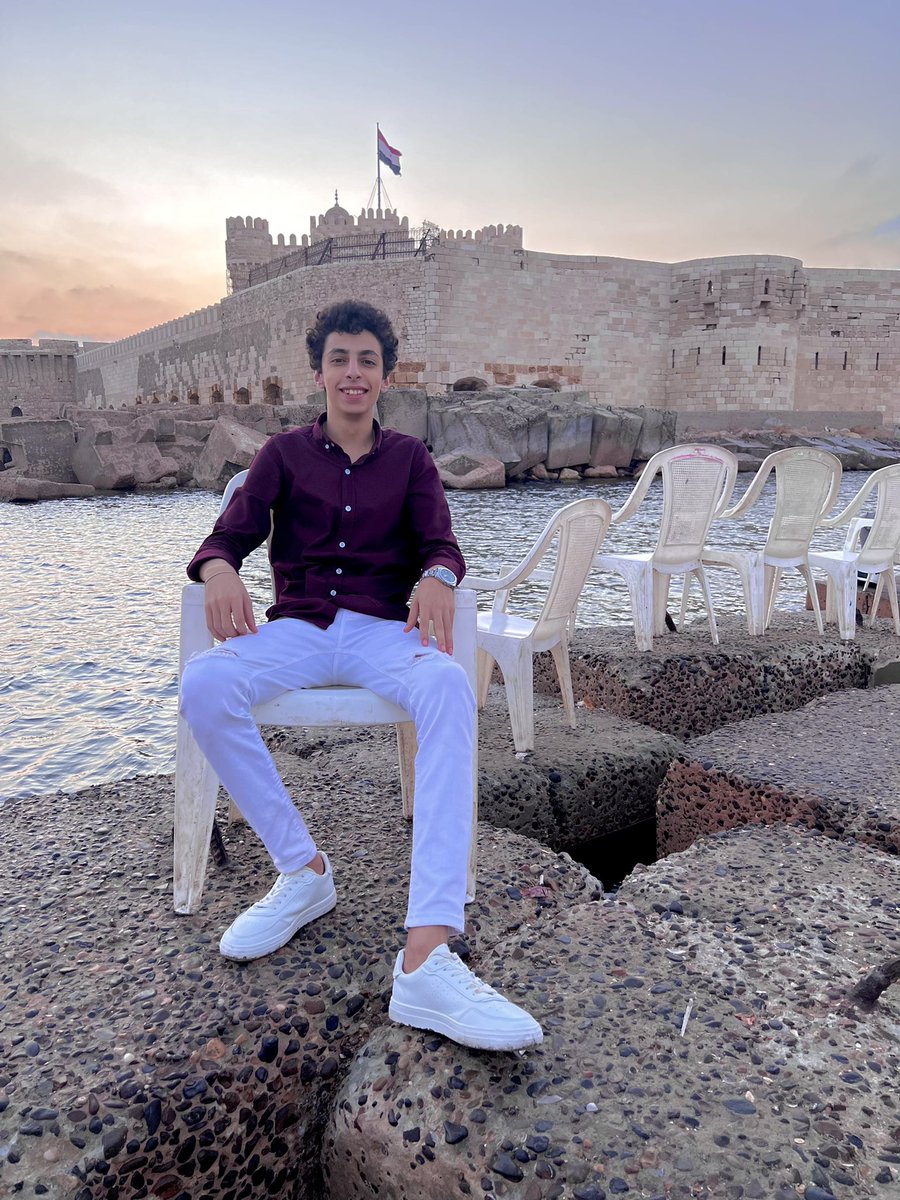 Mahmoudemad01's tweet photo. مع دخولي للعشرين يا زميلي البشر هتقل 🥳 https://t.co/dVgrZNgPG3