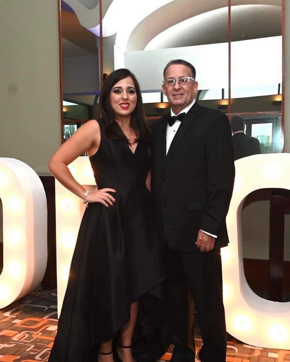 MTCFuster's tweet image. Una noche inolvidable.. 

Edwin Ramos y yo recibimos el galardón del @opcpr por la cobertura "Los nuestros en Japón" para @radioislatv donde cubrimos la participación de la delegación boricua en las Olimpiadas y la llegada de nuestros atletas con la medalla de 🥇.

#EquipoPUR