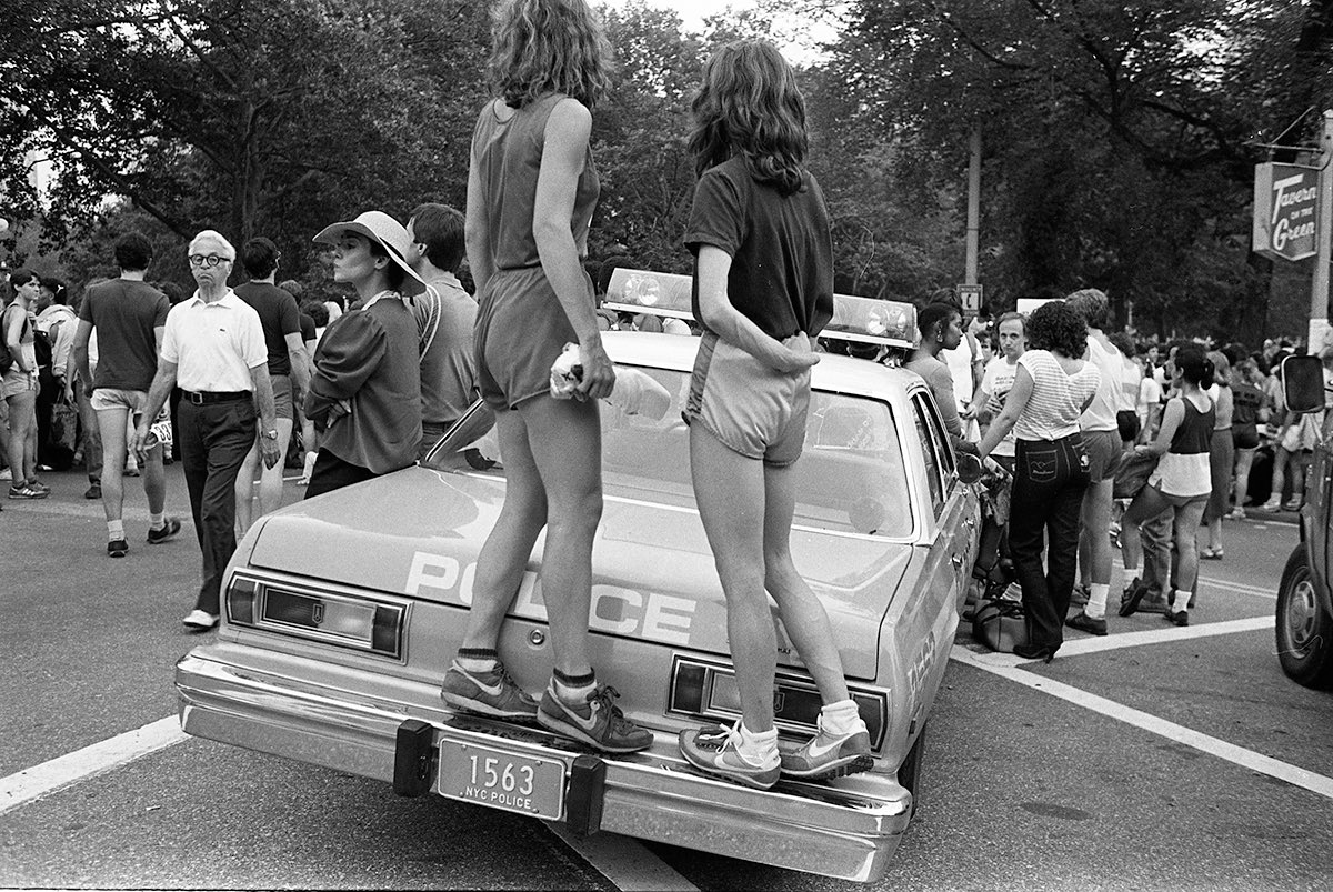 AzcarateMorera's tweet photo. Ambientazo de domingo en Central Park, Nueva York. 1980

#newyork #nyc  #centralpark 
#streetphotography 
#fotoperiodismo
#womanphotographer
#archivephotography
@photographicsv 
#isabelazkarate
#isabelazcarate
#archivoisabelazcarate
#archivoisabelazkarate https://t.co/axtpfdJaau