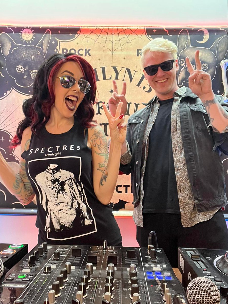 evilyn_13's tweet photo. My interview with Brian from #SPECTRES and #Nouveaux is up on @YouTube if you missed it live on the #RestrictedEntertainment @Twitch channel. https://t.co/dw4bdHXTKx Subscribe to my youtube, so you can keep up to date on all my music interviews and videos #music #youtube https://t.co/7MAG1h2jxm