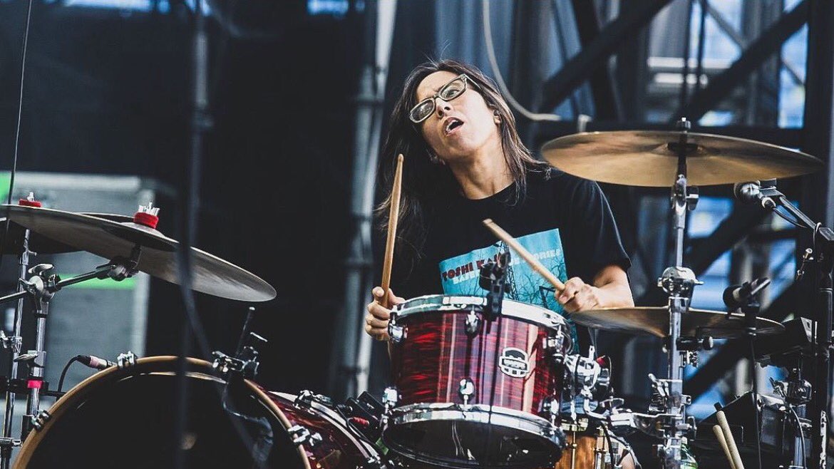 toshikasai's tweet photo. @teresaiswar of @builttospill opens for @wilco with wearing my album t-shirt!
(Made by @AliciaKasai )
——=====——
@bitch_prism #basedontruestories #kickassdrummer https://t.co/vDL4OekgG7