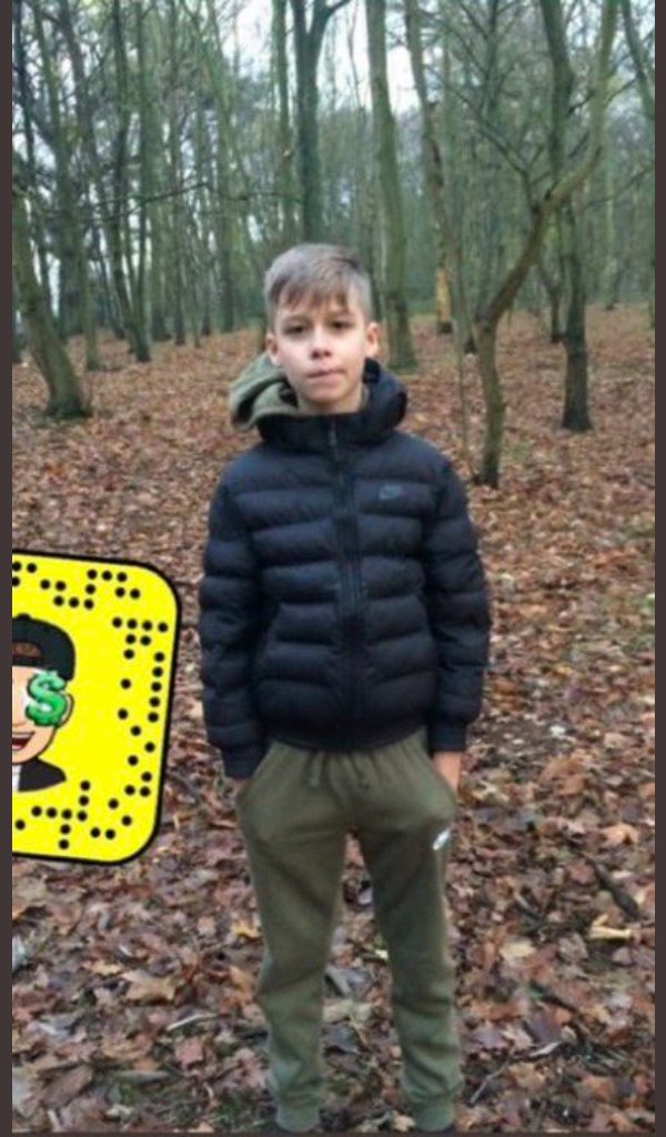 clapeduk's tweet photo. Face reveal feeling cute might delete later .@1hxzzz https://t.co/9CsJtH0VEE