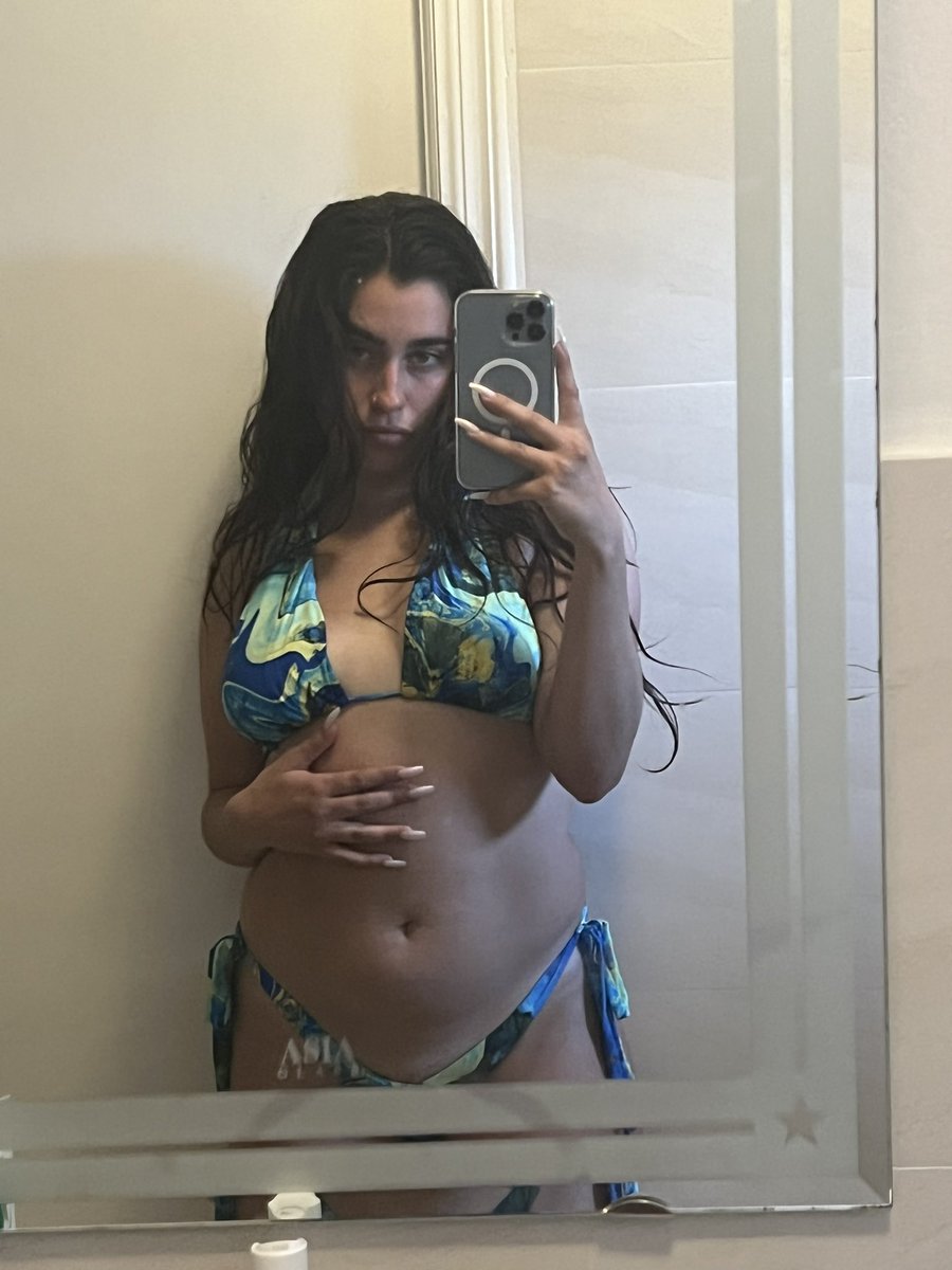 LaurenJauregui's tweet photo. I went to Cuba for the first time for my 26th Birthday. First time connecting energy with the Tierra that my grandparents are from. Gratitude and proof thread: https://t.co/CMd42ZYHpY