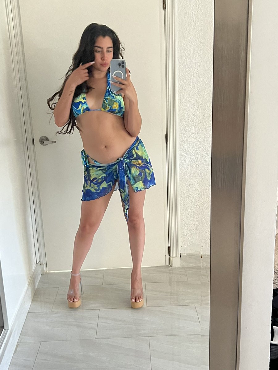 LaurenJauregui's tweet photo. I went to Cuba for the first time for my 26th Birthday. First time connecting energy with the Tierra that my grandparents are from. Gratitude and proof thread: https://t.co/CMd42ZYHpY