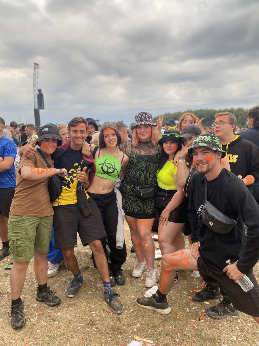 where’s the monkeys? ooh ooh ahh ahh #NOMUSICONADEADPLANET #leedsfest #2022