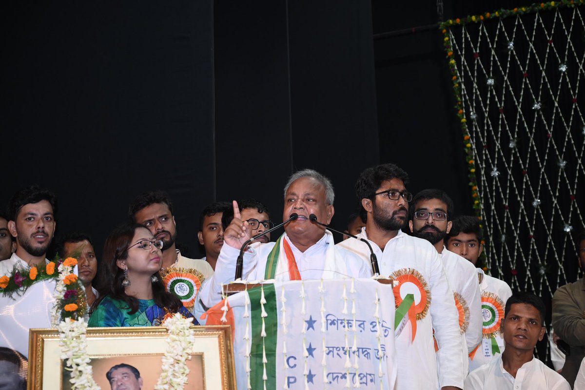 NepalMahataINC's tweet photo. Greetings to all West Bengal Chhatra Parishad's activists on the occasion of 69th FoundationDay.
West Bengal Chhatra Parishad @NSUIWestBengal always raise the voice of students & fight for their rights.
Today at Mahajati Sadan, Kolkata.
#CPFoundationDay https://t.co/yozvGzyiyu