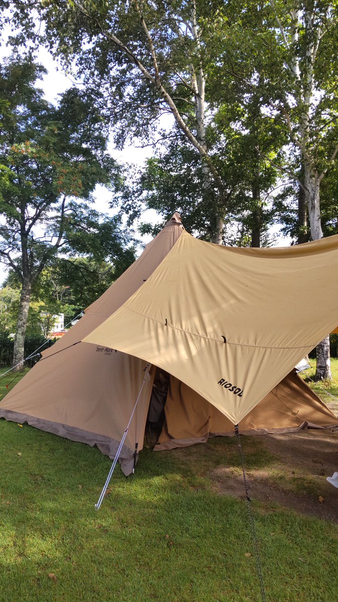 camp_with_son's tweet photo. 初めてタープを設営！

ヨレヨレだけど、やっとタープデビュー出来た😄

サーカスTC × RIOSOLタープ

この組み合わせ
ちょっと色は違うけど
いい感じです😆

#サーカスTC
#RIOSOL
#キャンプ好きと繋がりたい https://t.co/G7s4RswXrj