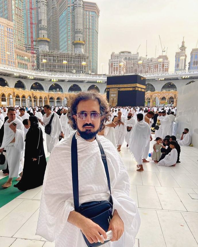 لَبَّيْكَ اللَّهُمَّ لَبَّيْكَ، لَبَّيْكَ لاَ شَرِيكَ لَكَ لَبَّيْكَ، إِنَّ الْحَمْدَ، وَالنِّعْمَةَ، لَكَ وَالْمُلْكَ، لاَ شَرِيكَ لَكَ