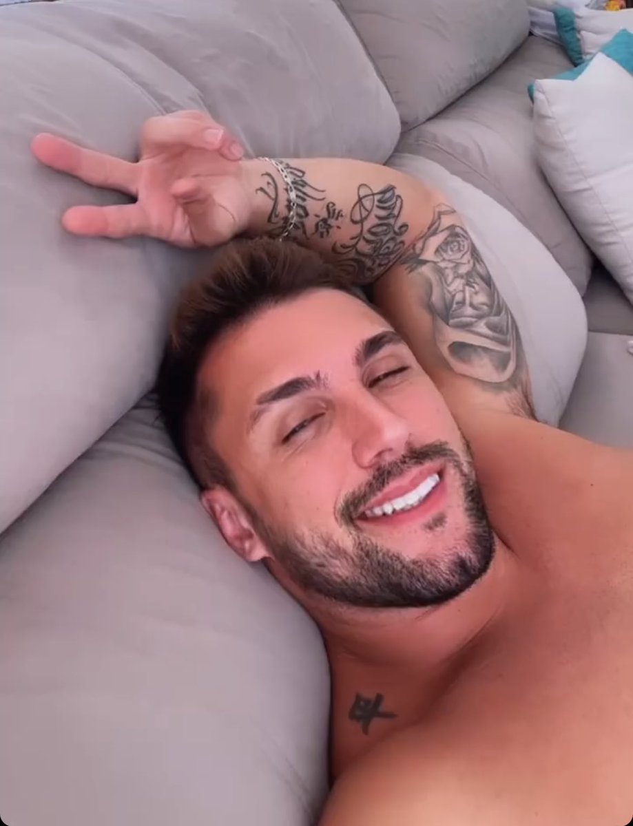SuvacoDoArthur's tweet photo. #BBB21 #ArthurPicoli #REDEBBB #Suvaco #Armpit @arthurpicoliar https://t.co/23tn9Y5rdC