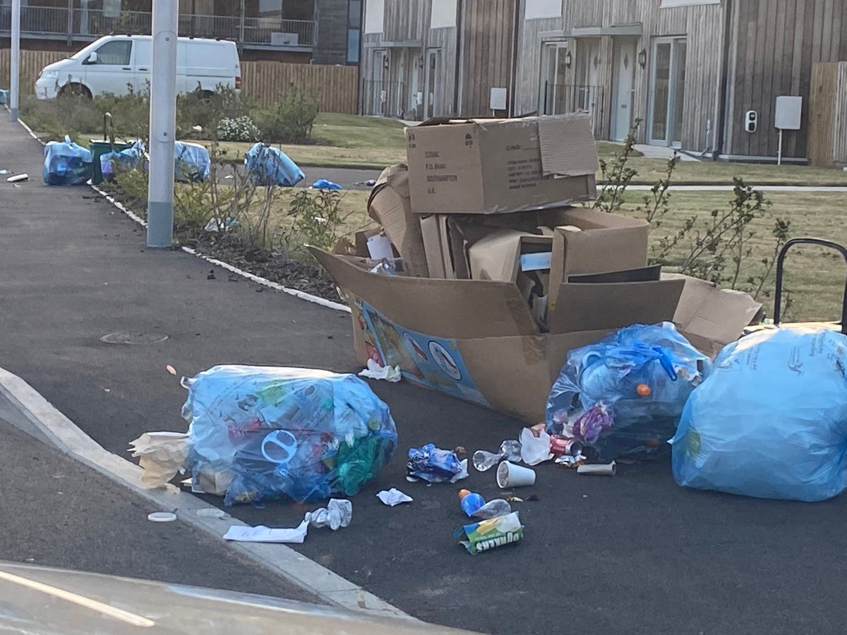 918Marc's tweet image. This doesn’t bode well for the future. New development in BurryPort and within a week it’s in this state @CarmsCouncil @pembreyburrypt