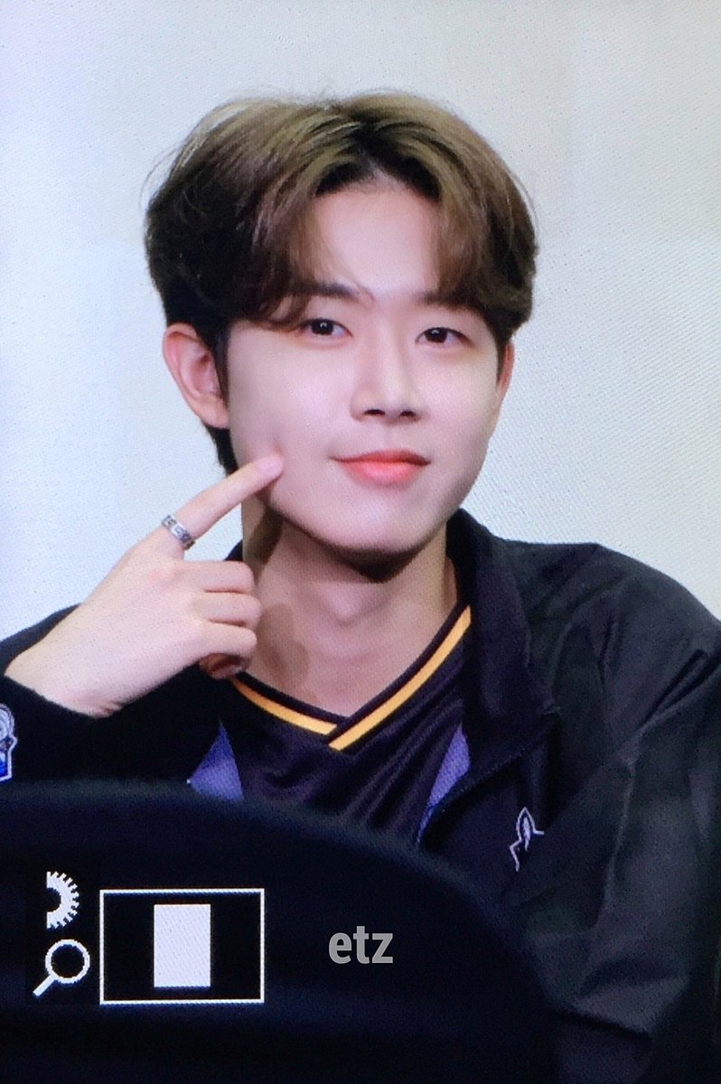 eight_to_zero's tweet photo. 220828 보조개 뾱👈🏼
#골든차일드 #GoldenChild #김동현 #동현 https://t.co/8BtNsTvltX