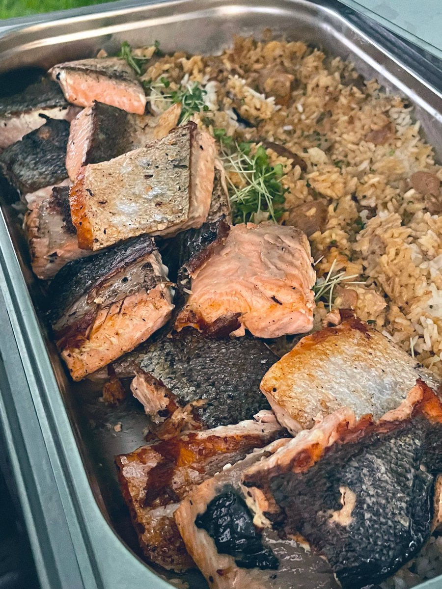 markopigac's tweet photo. Ko pripravlja Zoran Ristic, ves, da ne bos sel lacen! “Zaj, ko ni mame tu, da bi mi govorila o vitaminih v salati, jo kar preskocima, pa bom nabasal burger in steak, ker sem salato in krompir danes ze jedel..” #sibon #jeruzalem #prlekija https://t.co/TxRPEempHs